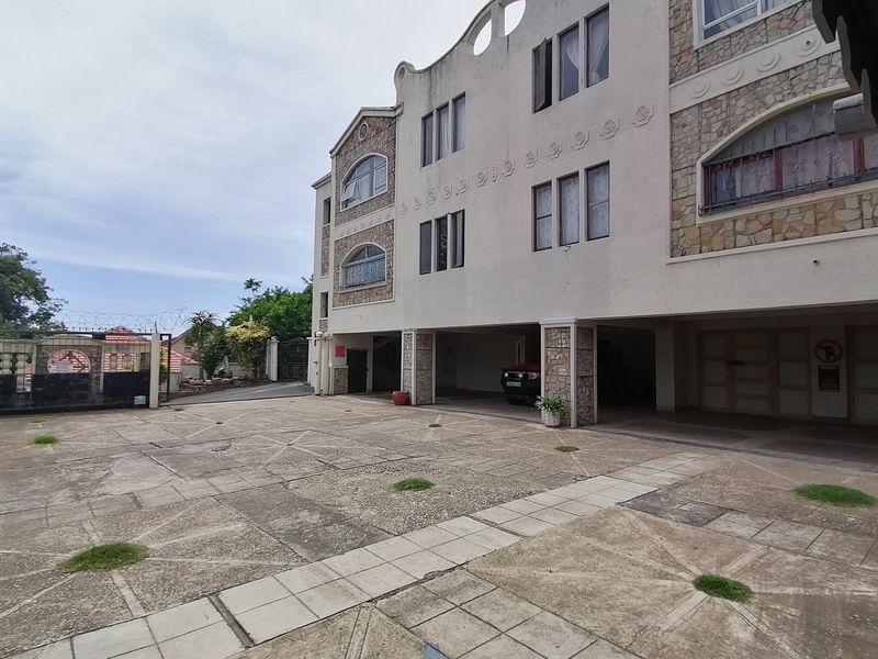 Margate. Calling All Investors, Sectional Title Building With Four Large Units - Photo 1