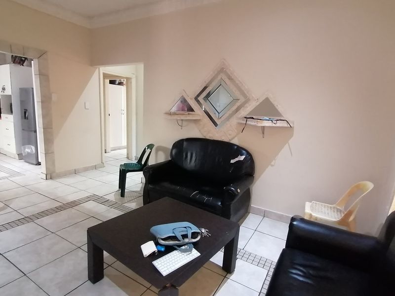 Margate. Calling All Investors, Sectional Title Building With Four Large Units - Photo 8