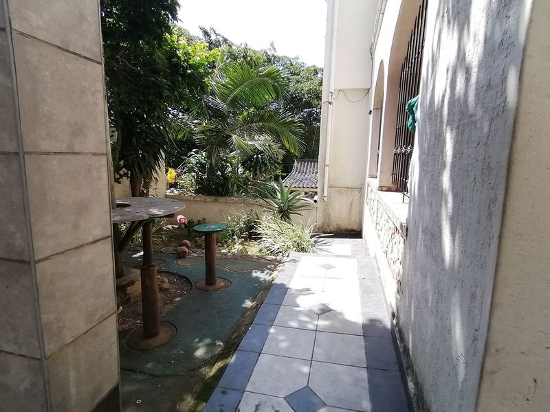 Margate. Calling All Investors, Sectional Title Building With Four Large Units - Photo 7