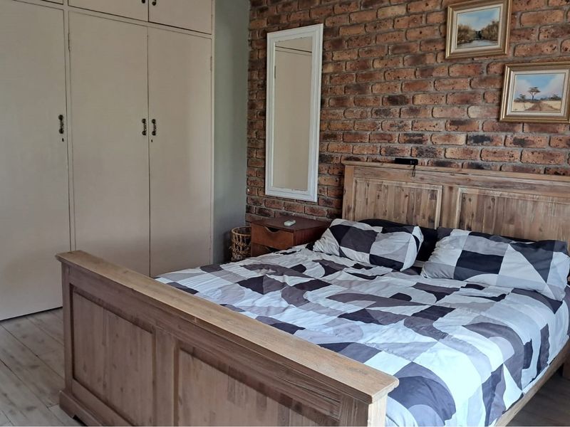 Neat 2 Bedroom pet friendly Duplex situated in a secure complex - Photo 6