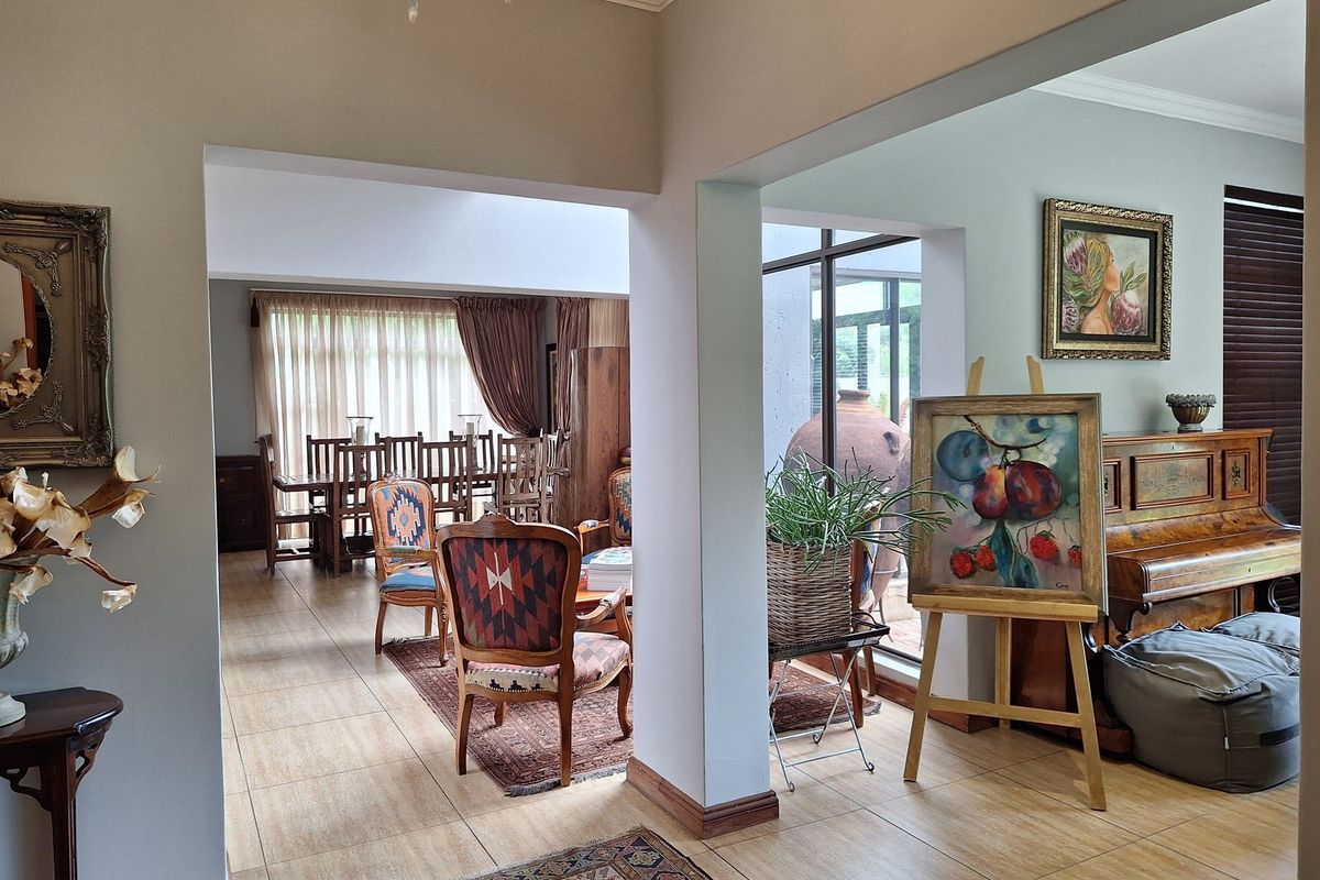 Step into perfection: Your immaculate, ready-to-move in dream home awaits - Photo 5