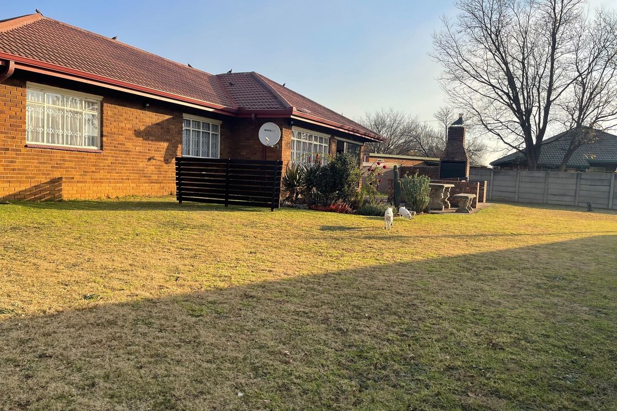 Located in a Good Area!!! - Photo 2