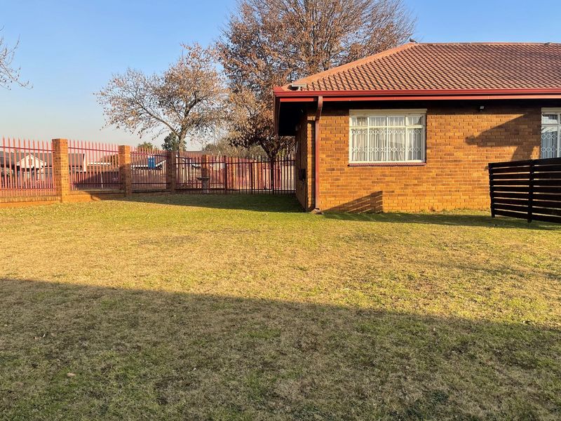 Located in a Good Area!!! - Photo 7