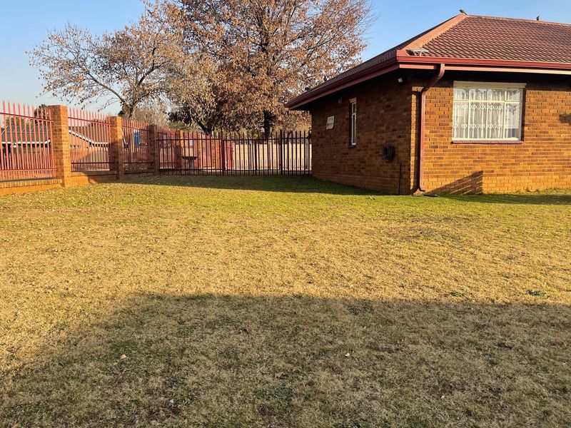 Located in a Good Area!!! - Photo 9