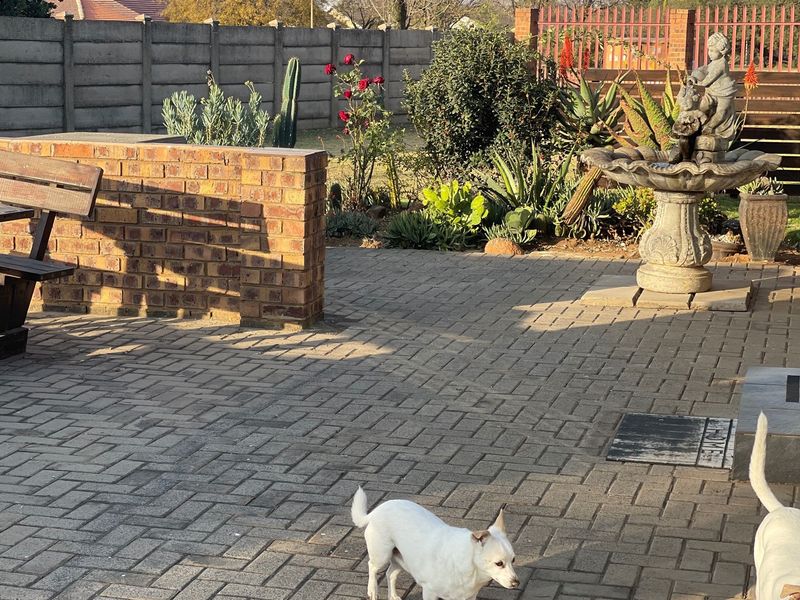 Located in a Good Area!!! - Photo 5