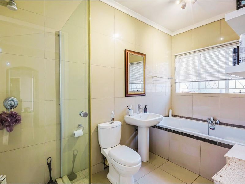 Spacious 3-Bedroom House with Flat for Sale in Erasmusrand (Soon to be boomed off area) - Photo 7