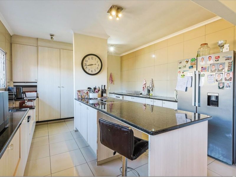 Spacious 3-Bedroom House with Flat for Sale in Erasmusrand (Soon to be boomed off area) - Photo 6