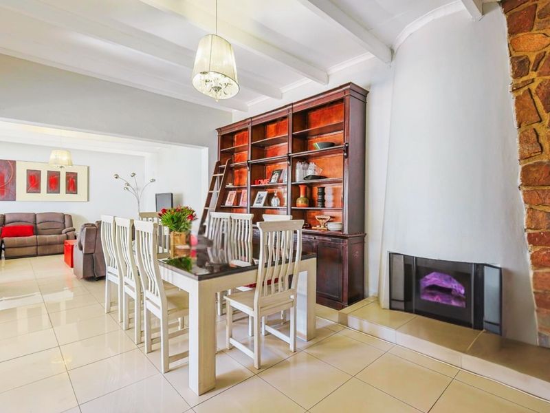 Spacious 3-Bedroom House with Flat for Sale in Erasmusrand (Soon to be boomed off area) - Photo 5