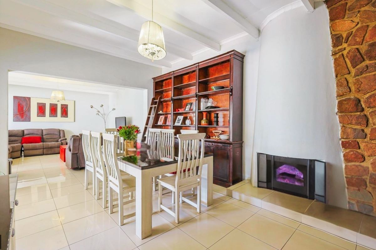 Spacious 3-Bedroom House with Flat for Sale in Erasmusrand (Soon to be boomed off area) - Photo 5