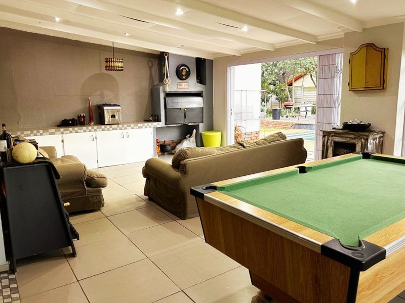 Spacious 3-Bedroom House with Flat for Sale in Erasmusrand (Soon to be boomed off area) - Photo 3