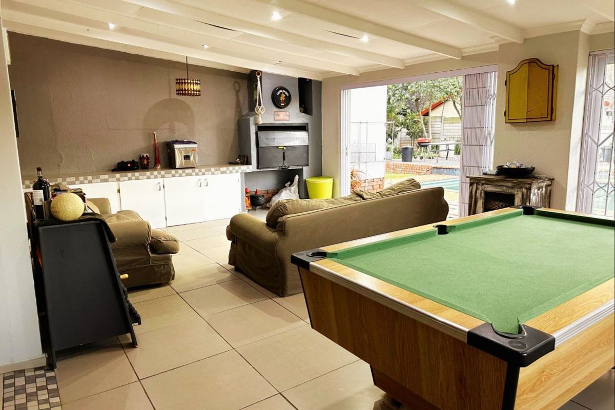 Spacious 3-Bedroom House with Flat for Sale in Erasmusrand (Soon to be boomed off area) - Photo 3