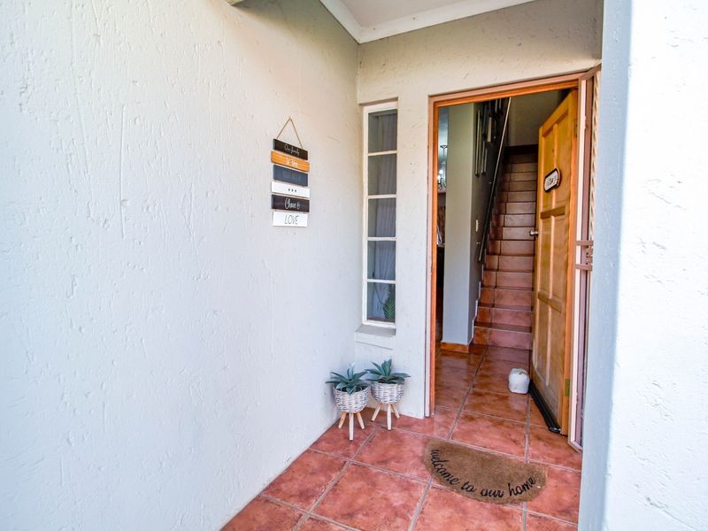 Modern Townhouse Rental in Amberfield Heights Estate - Photo 9