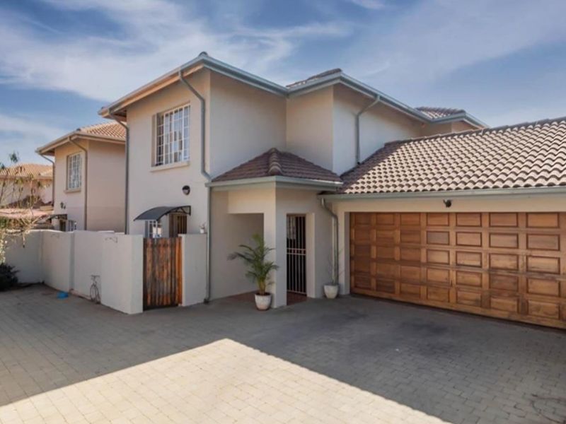 Modern Townhouse Rental in Amberfield Heights Estate - Photo 2