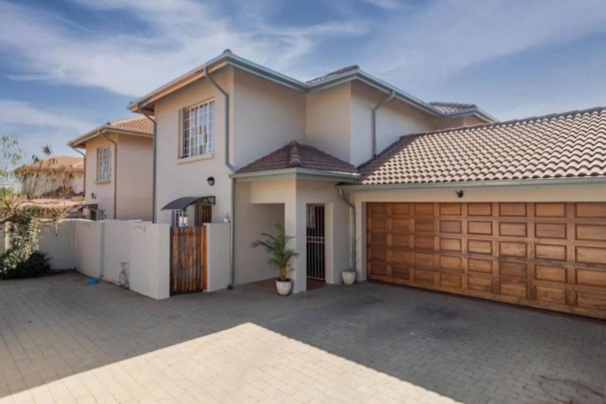 Modern Townhouse Rental in Amberfield Heights Estate - Photo 2