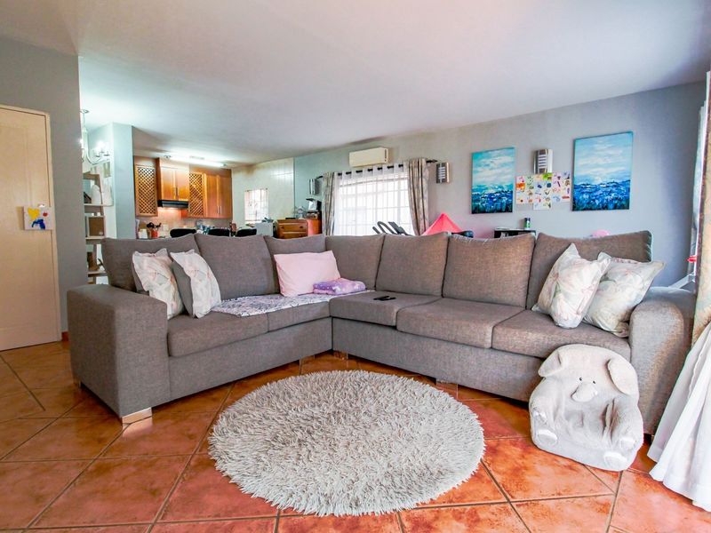 Modern Townhouse Rental in Amberfield Heights Estate - Photo 3