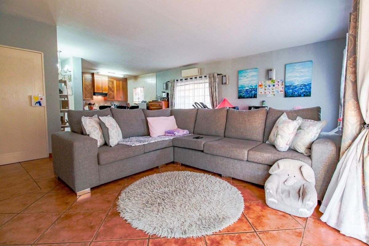 Modern Townhouse Rental in Amberfield Heights Estate - Photo 3