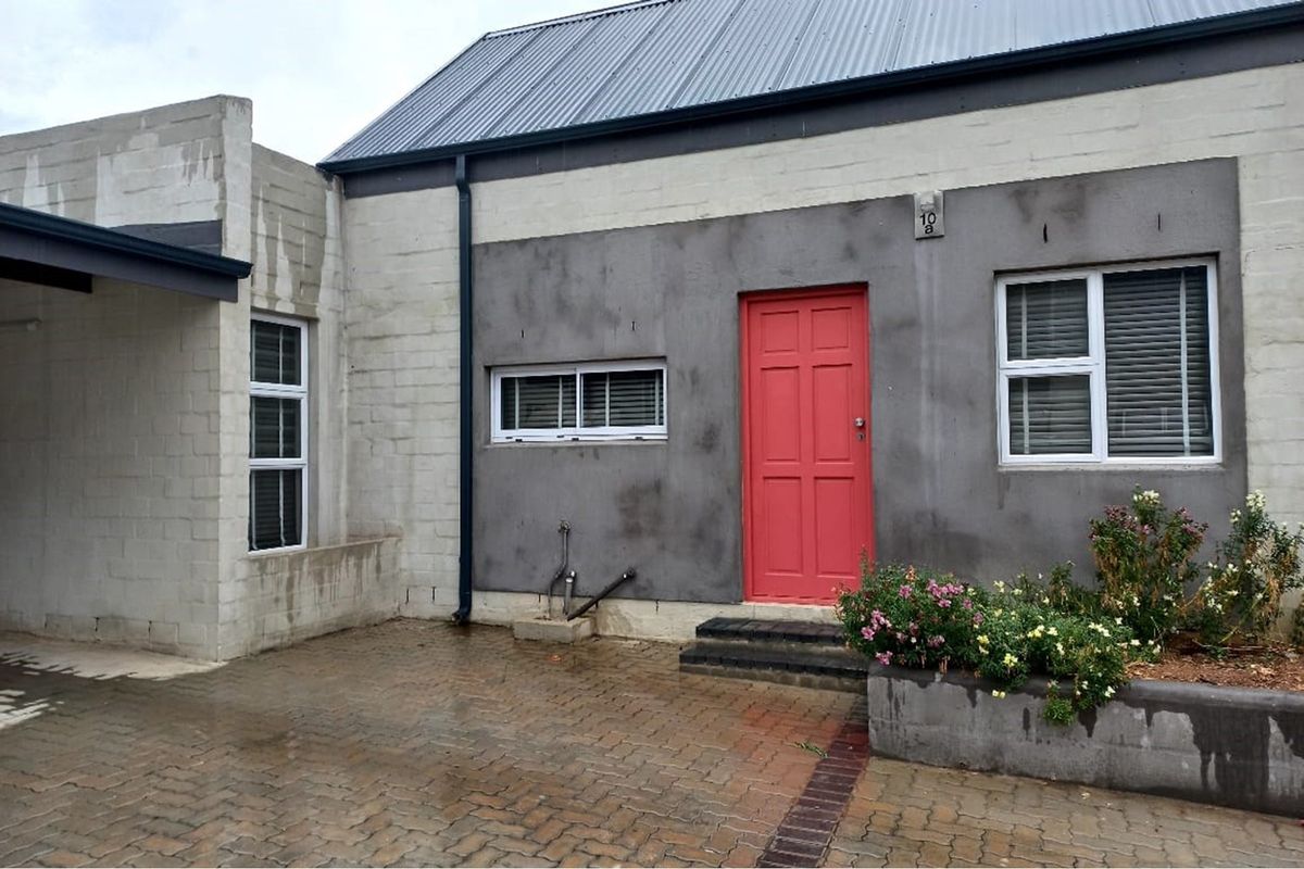 Modern Country 2 bed townhouse in Security Complex in Porterville: - Photo 2