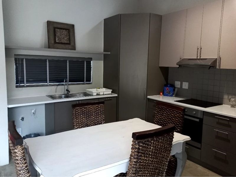 Modern Country 2 bed townhouse in Security Complex in Porterville: - Photo 4