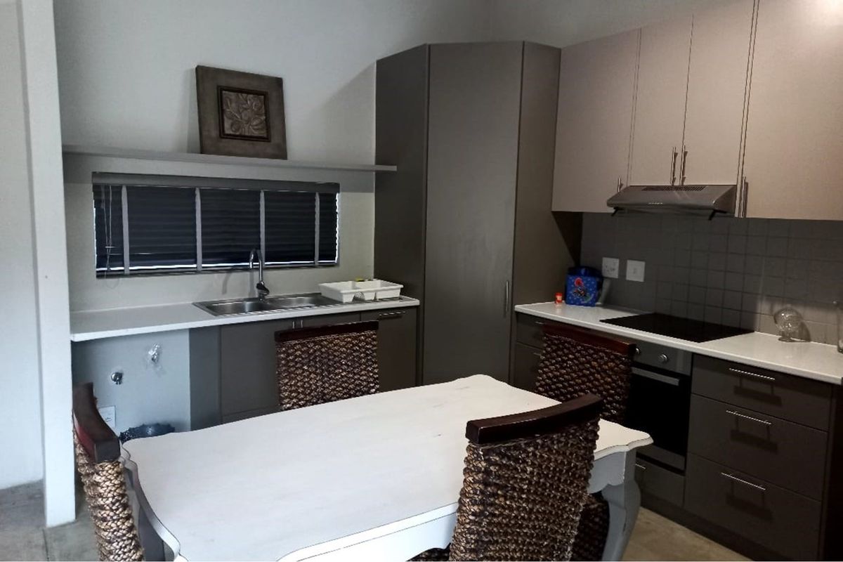 Modern Country 2 bed townhouse in Security Complex in Porterville: - Photo 4