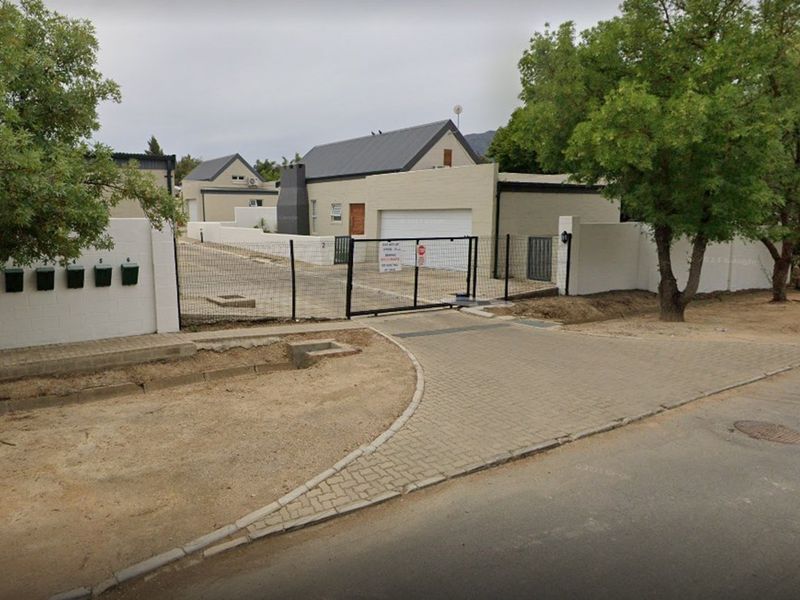 Modern Country 2 bed townhouse in Security Complex in Porterville: - Photo 5