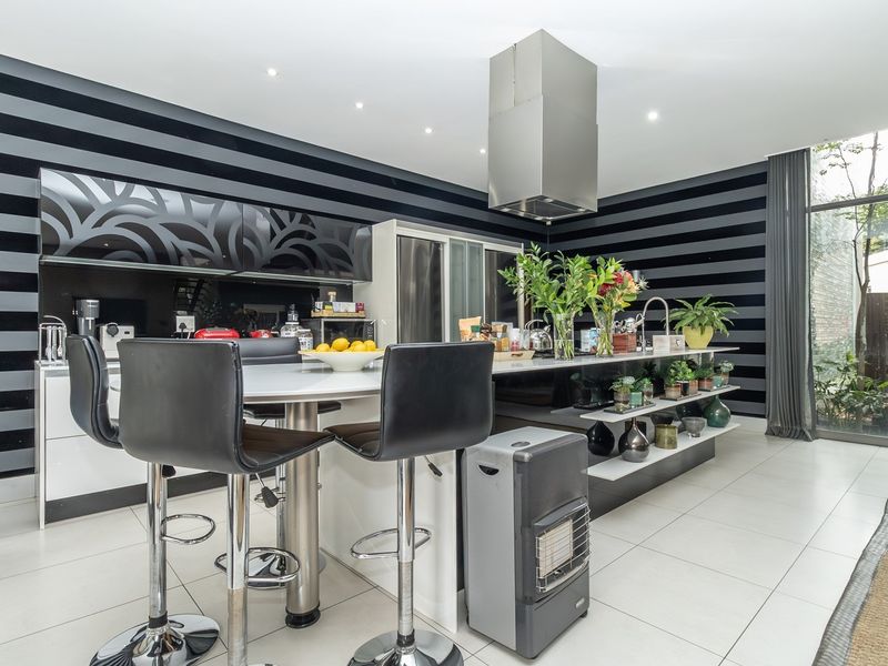 Luxurious and Secure Living in Morningside, Johannesburg - Photo 5