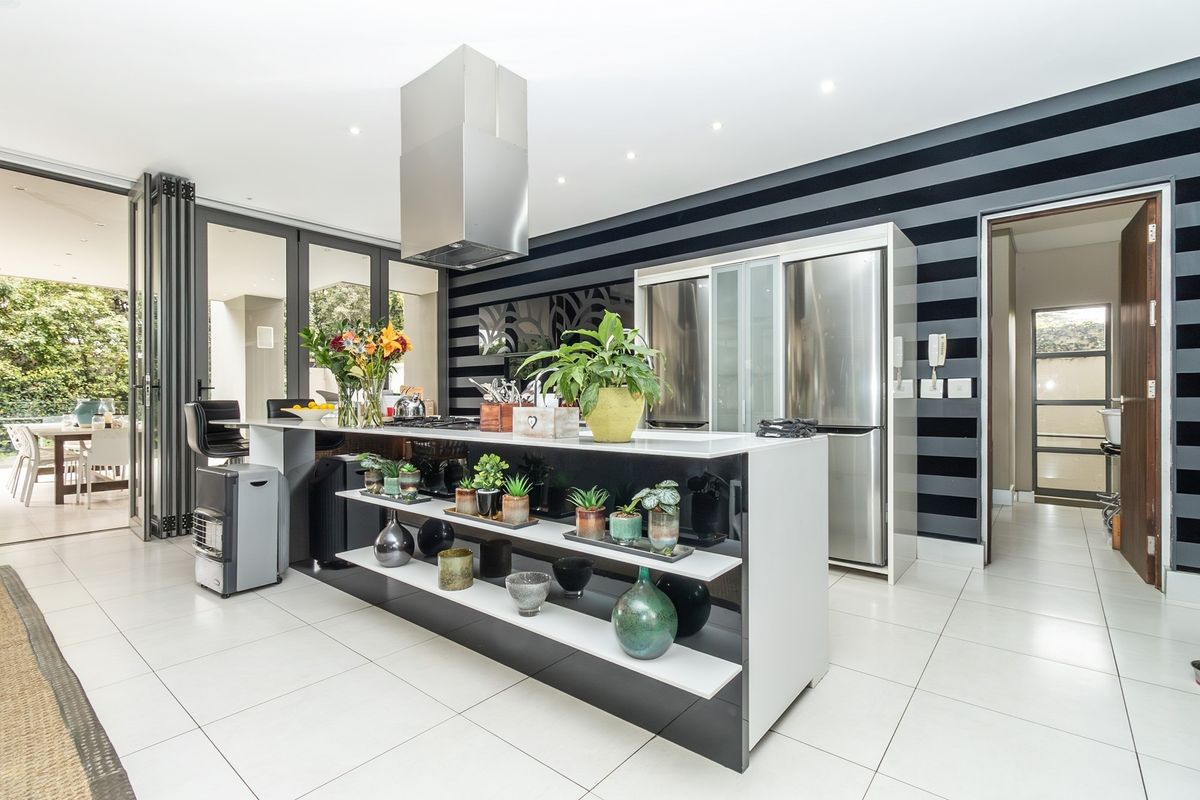 Luxurious and Secure Living in Morningside, Johannesburg - Photo 4