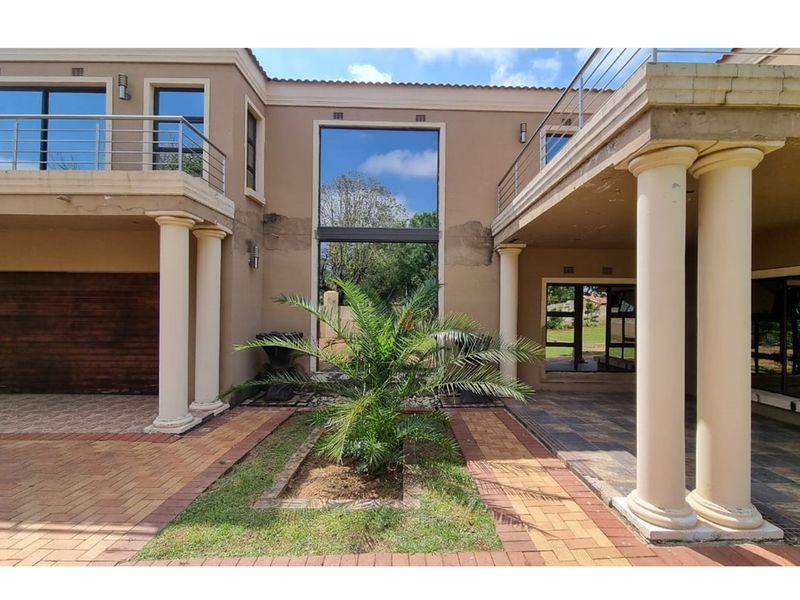 "Luxury Potential Guesthouse : Urban Oasis - Photo 3