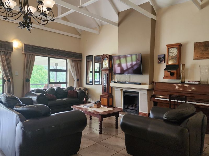 Sophisticated and Spacious 3-Bedroom Home with Exquisite Views and Exceptional Features - Photo 5