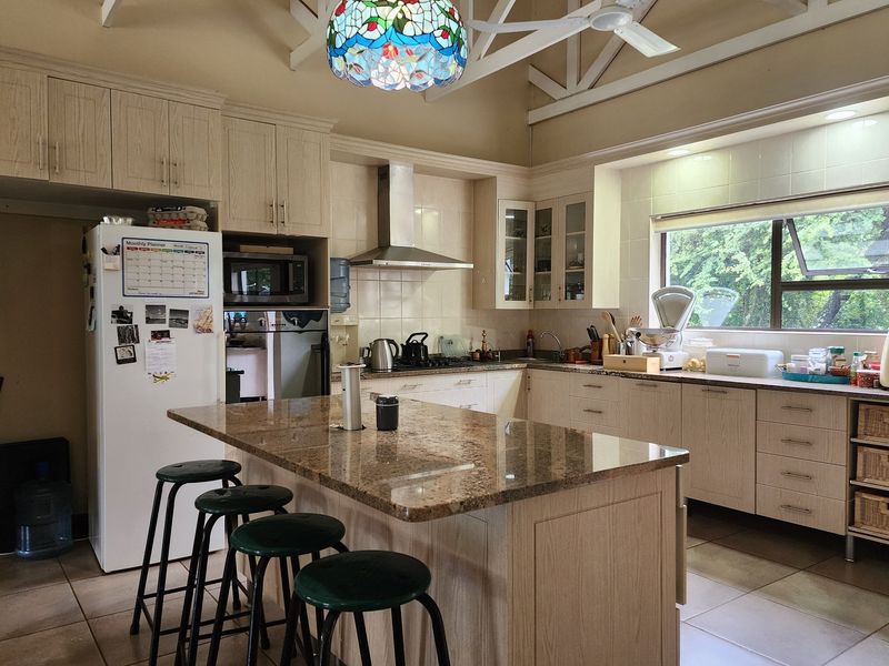 Sophisticated and Spacious 3-Bedroom Home with Exquisite Views and Exceptional Features - Photo 8