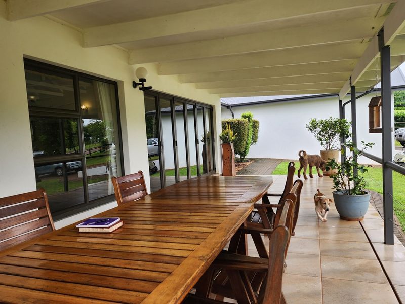 Sophisticated and Spacious 3-Bedroom Home with Exquisite Views and Exceptional Features - Photo 4