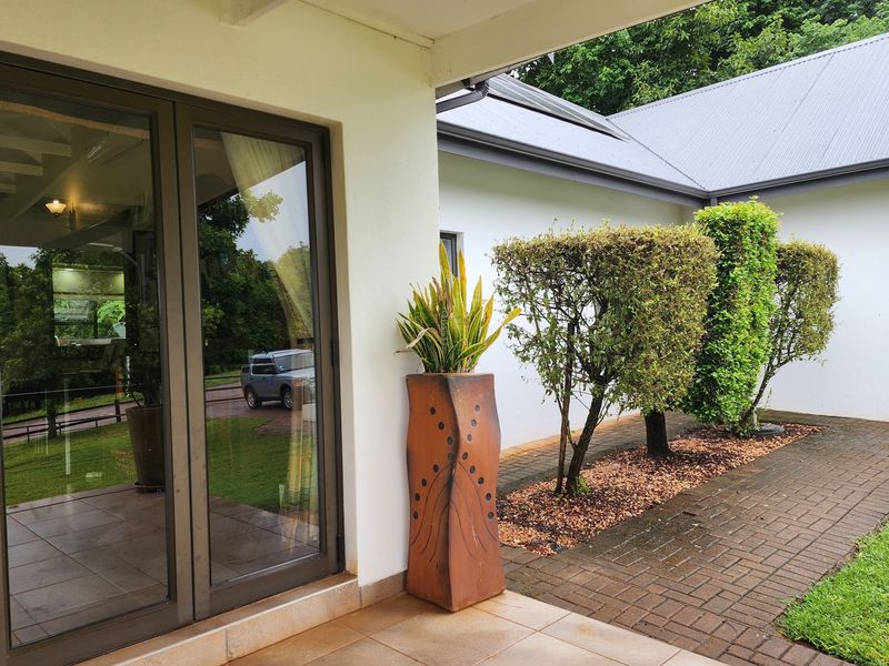 Sophisticated and Spacious 3-Bedroom Home with Exquisite Views and Exceptional Features - Photo 2