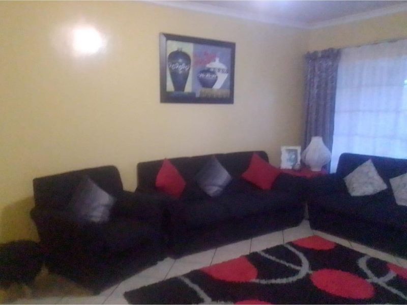 Spacious 2 Bedroom 1st Floor Townhouse - Photo 2