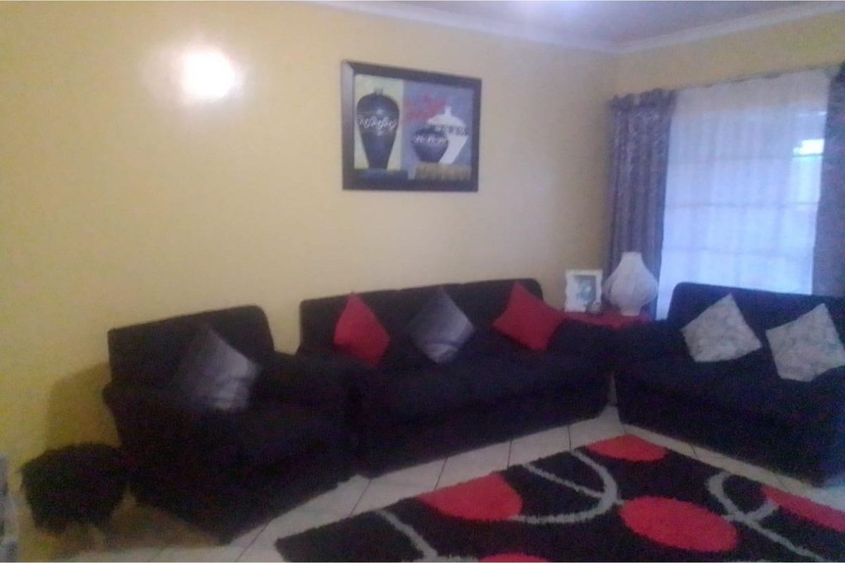 Spacious 2 Bedroom 1st Floor Townhouse - Photo 2