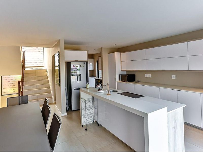 Stunning 4 Bedroom townhouse for sale in Zimbali Estate R5,995;000 - Photo 6