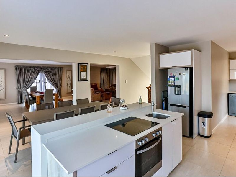 Stunning 4 Bedroom townhouse for sale in Zimbali Estate R5,995;000 - Photo 4