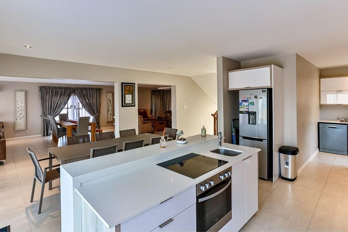 Stunning 4 Bedroom townhouse for sale in Zimbali Estate R5,995;000 - Photo 4