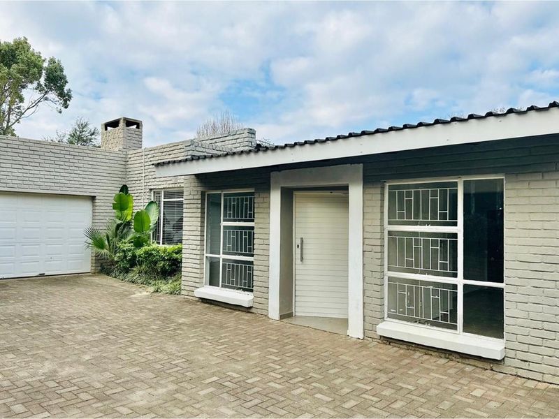 Luxury Living, Serene Surroundings... "sell you soon !" - Photo 3