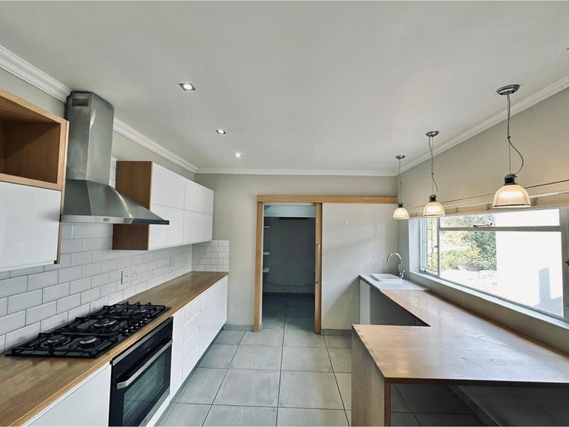 Luxury Living, Serene Surroundings... "sell you soon !" - Photo 9