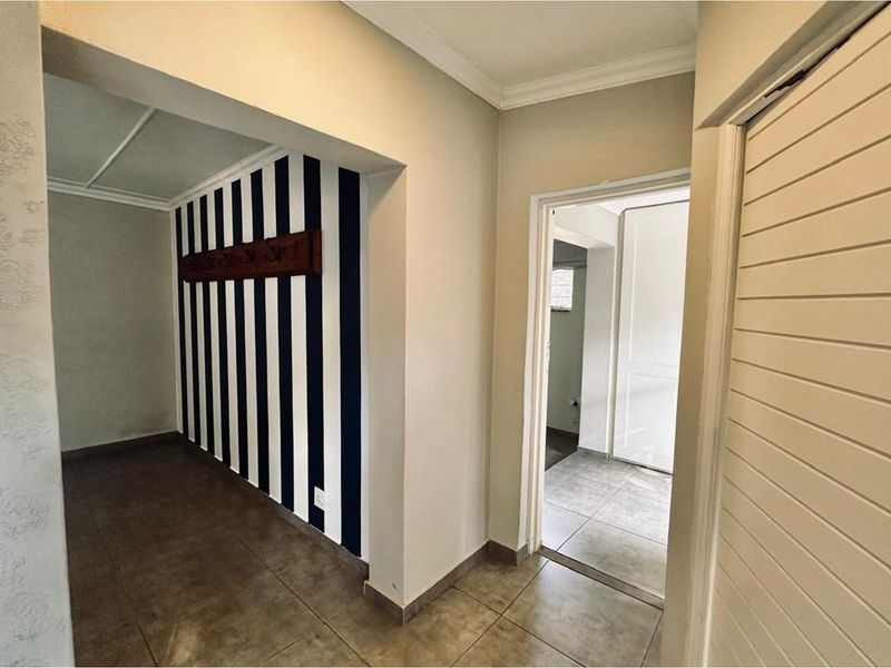 Luxury Living, Serene Surroundings... "sell you soon !" - Photo 5