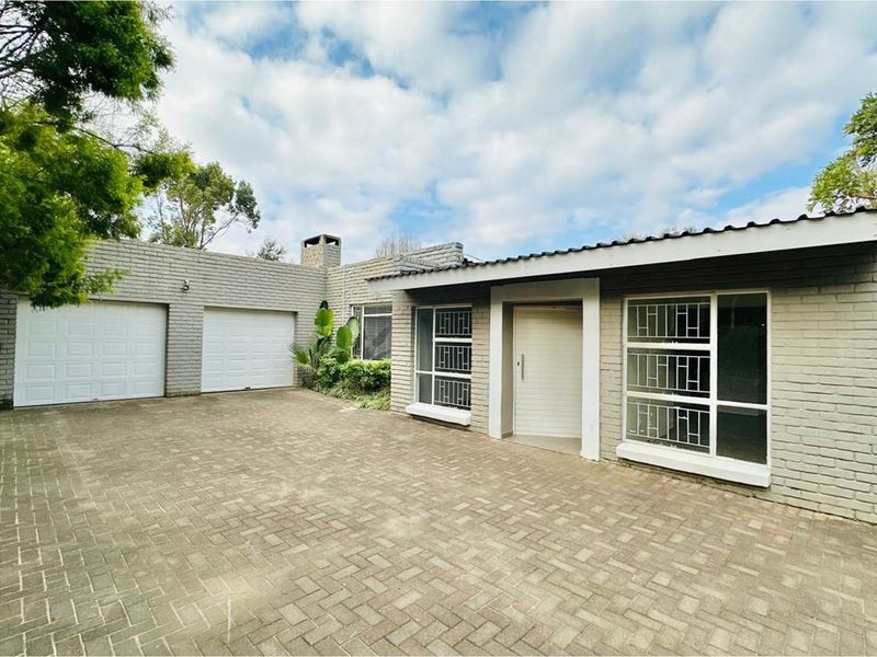 Luxury Living, Serene Surroundings... "sell you soon !" - Photo 2