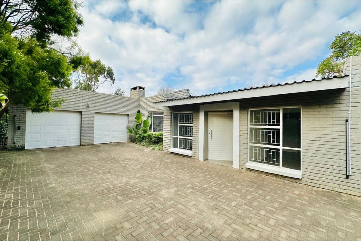 Luxury Living, Serene Surroundings... "sell you soon !" - Photo 2