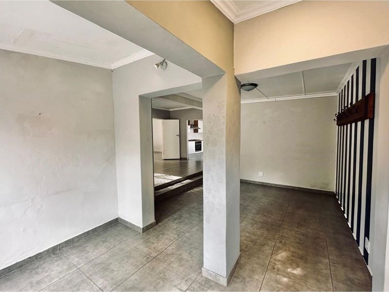 Luxury Living, Serene Surroundings... "sell you soon !" - Photo 4