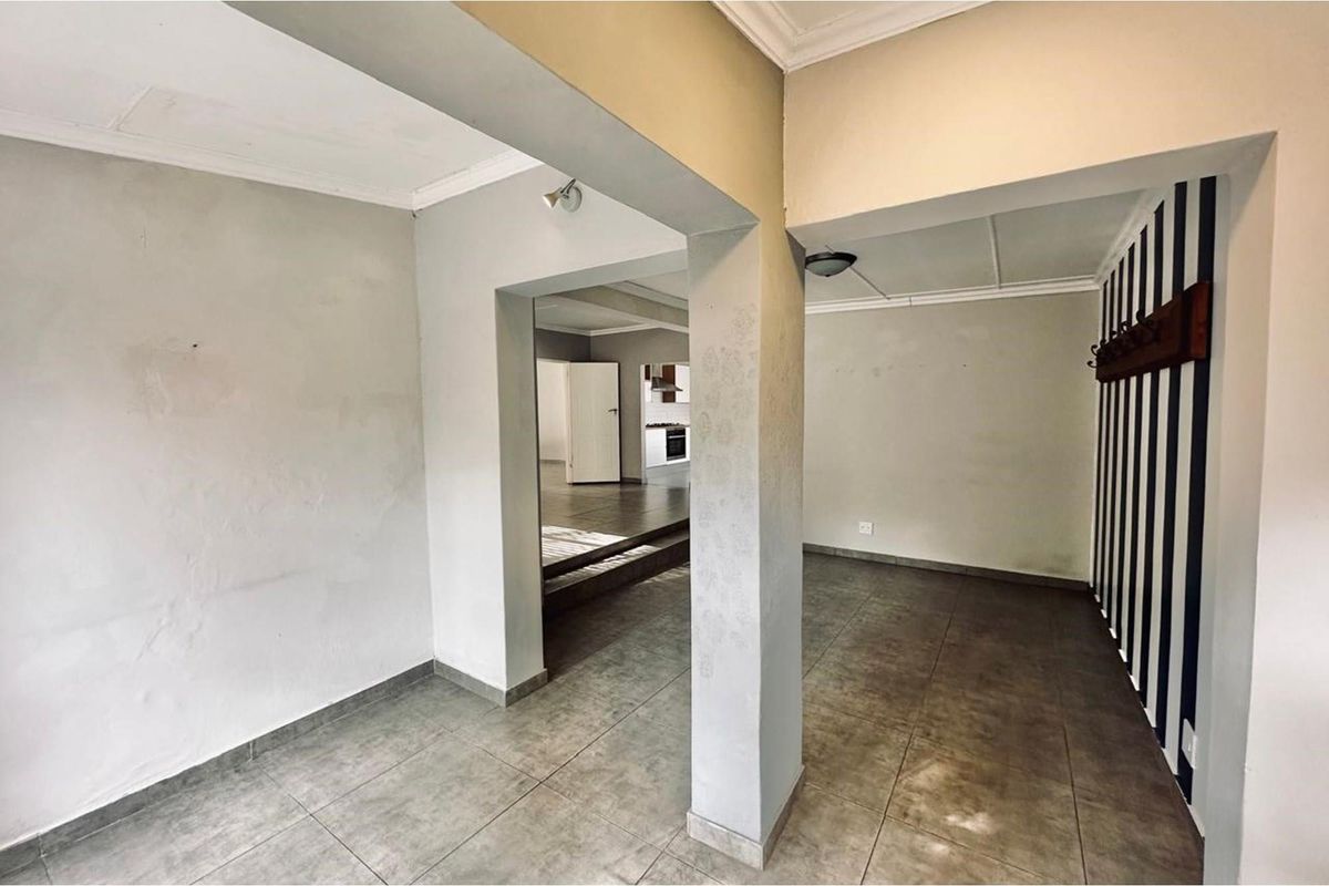 Luxury Living, Serene Surroundings... "sell you soon !" - Photo 4
