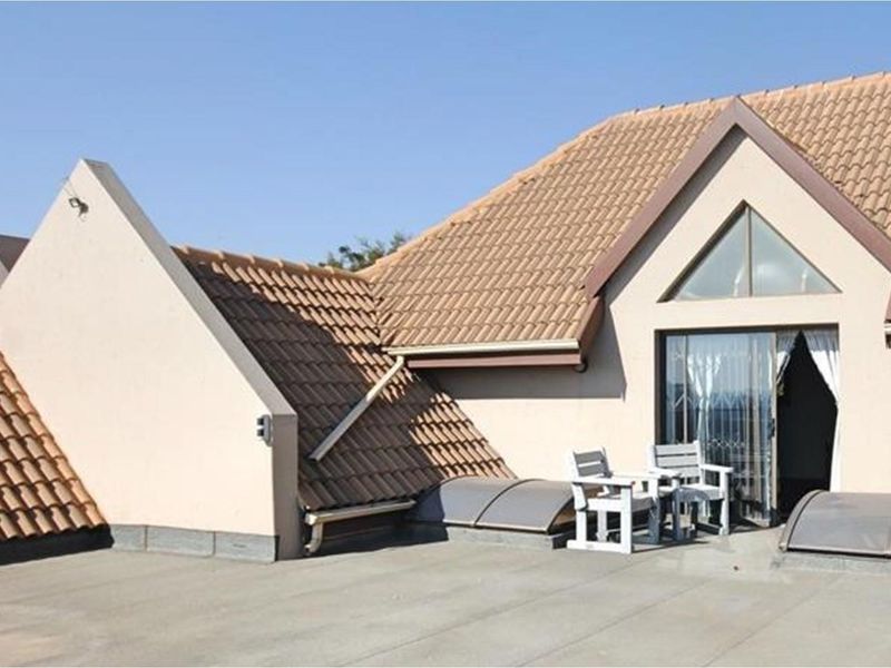 "Luxurious 4-Bed Family Home in Vaalpark Oasis" - Photo 10