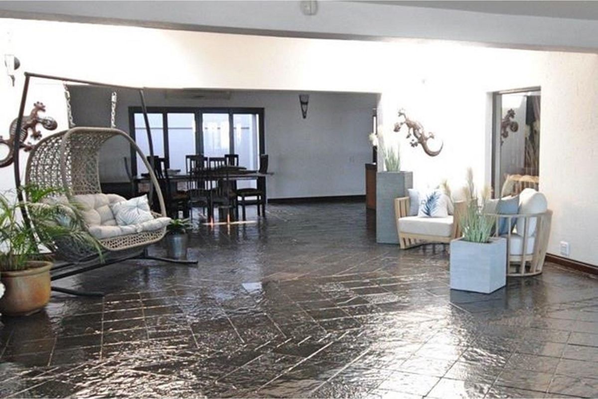 "Luxurious 4-Bed Family Home in Vaalpark Oasis" - Photo 4