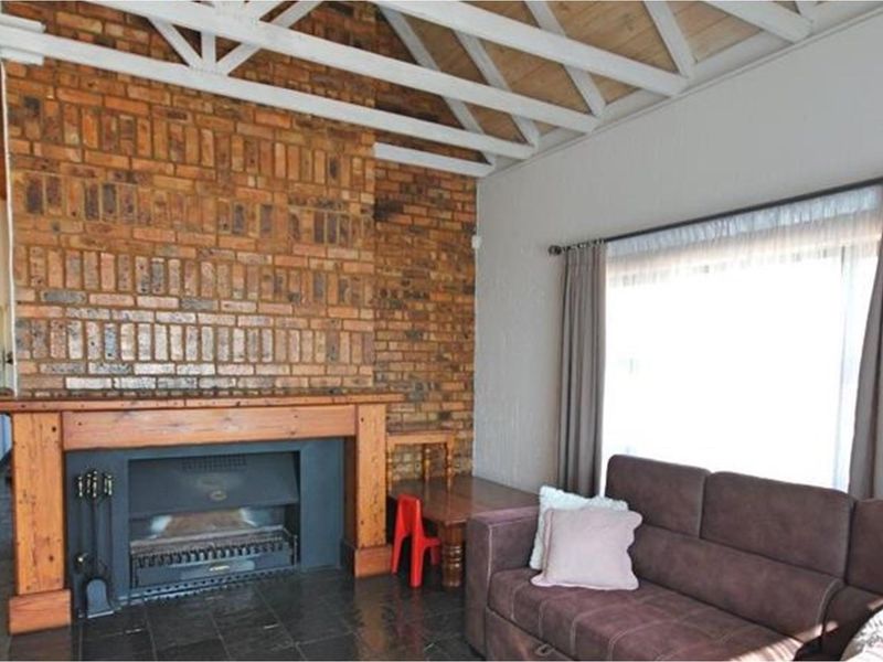 "Luxurious 4-Bed Family Home in Vaalpark Oasis" - Photo 2