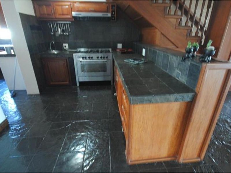 "Luxurious 4-Bed Family Home in Vaalpark Oasis" - Photo 5