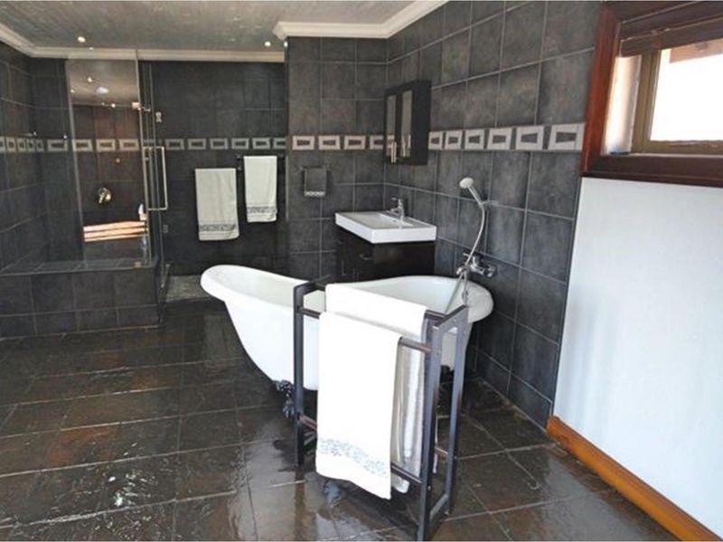 "Luxurious 4-Bed Family Home in Vaalpark Oasis" - Photo 8