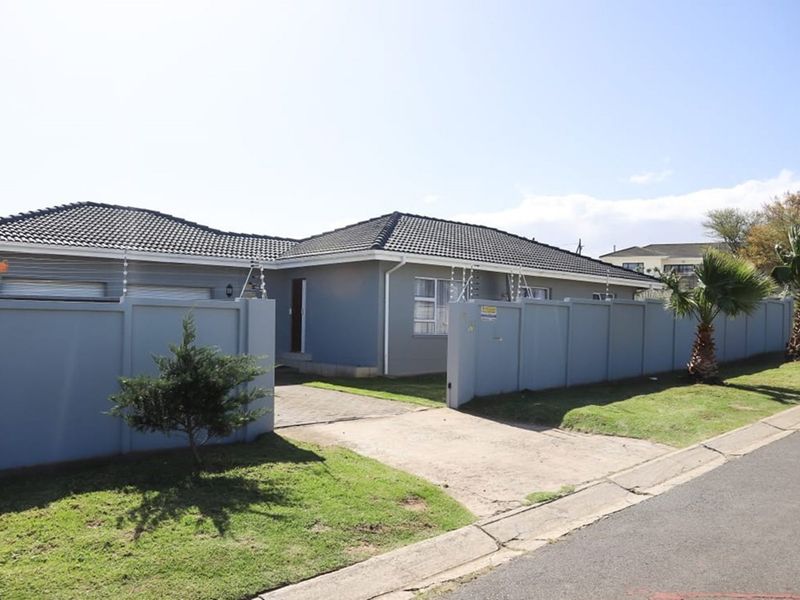 House For Sale in Gonubie, East London - Photo 2