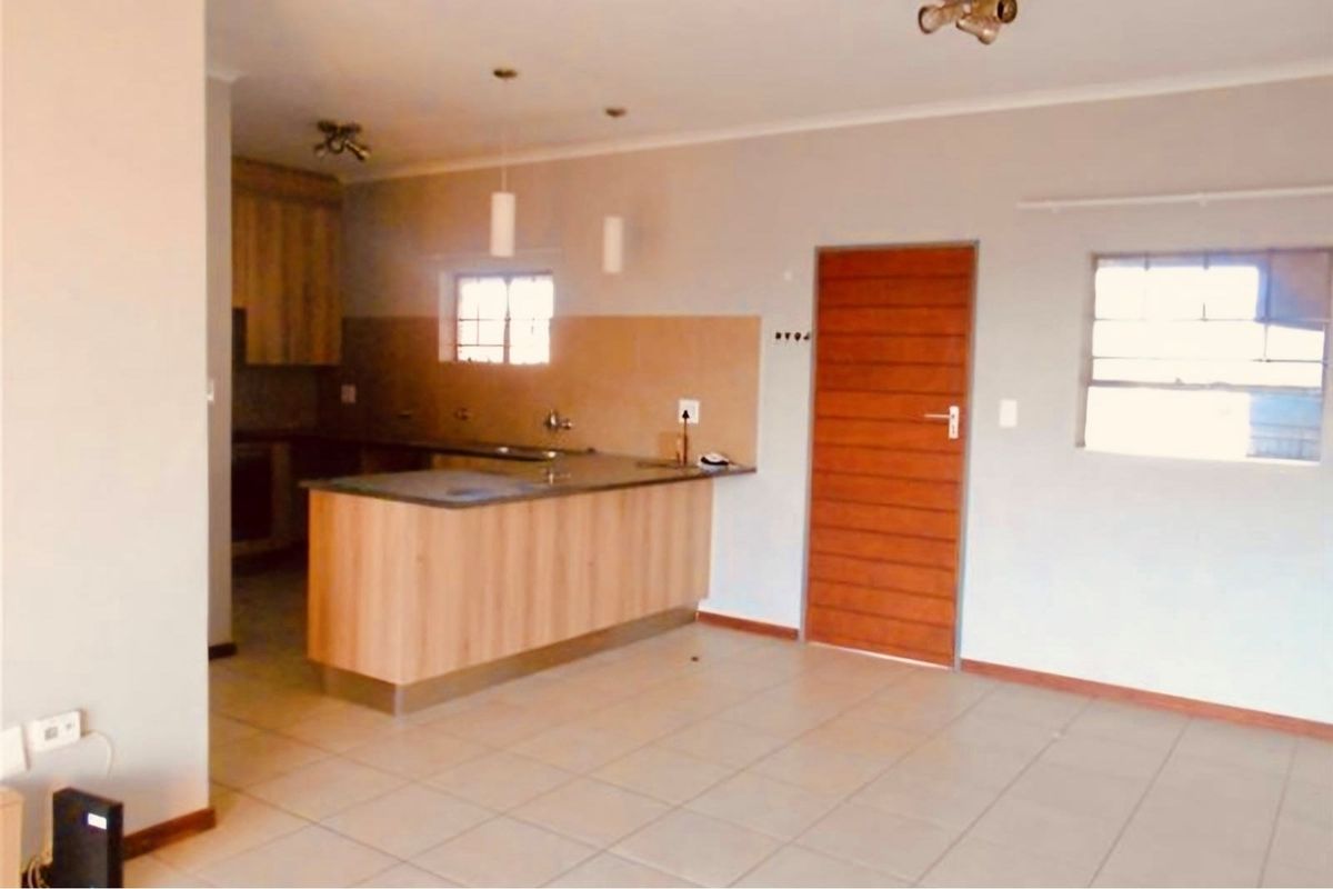 For Sale: 2-Bedroom, 1-Bath Apartment with Double Carport - Photo 5